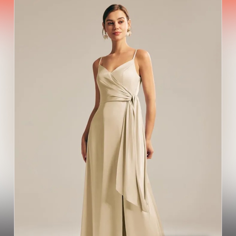Never worn, brand new AW Bridal Loul Dress, size 8.